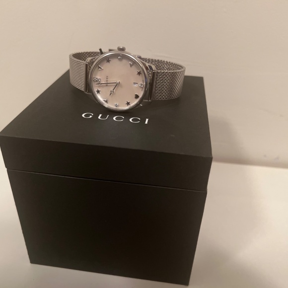 Gucci Timesless Watch-MOP-8 Diamonds-Water resistant (New) - Picture 5 of 9